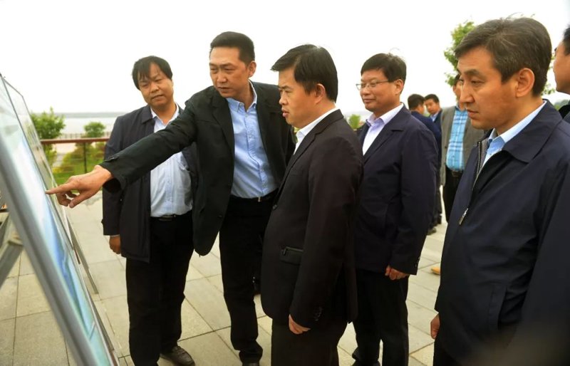 在数字化转型的今天，许多企业面临着如何选择适合自己的管理系统的难题。面对市场上琳琅满目的系统产品，定制开发成为越来越多企业的首选方案。那么，企业为何要选择定制管理系统？